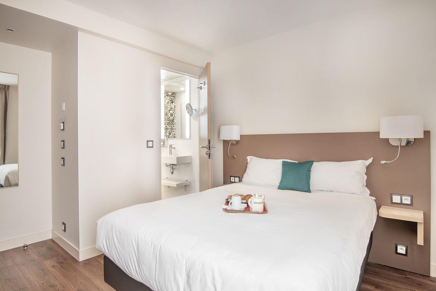 Courcelles Mederic Hotel