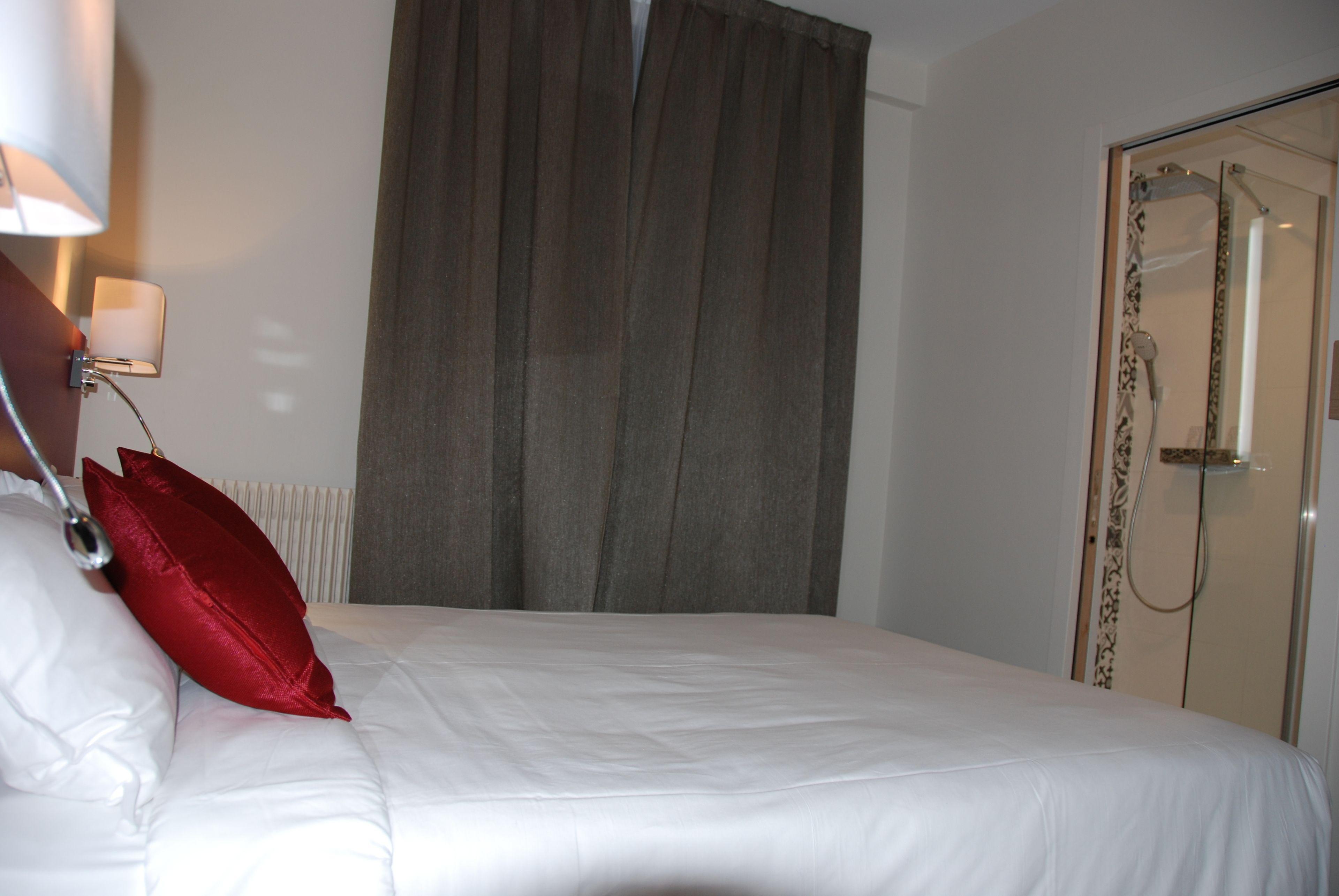 Hotel Courcelles Mederic Paris