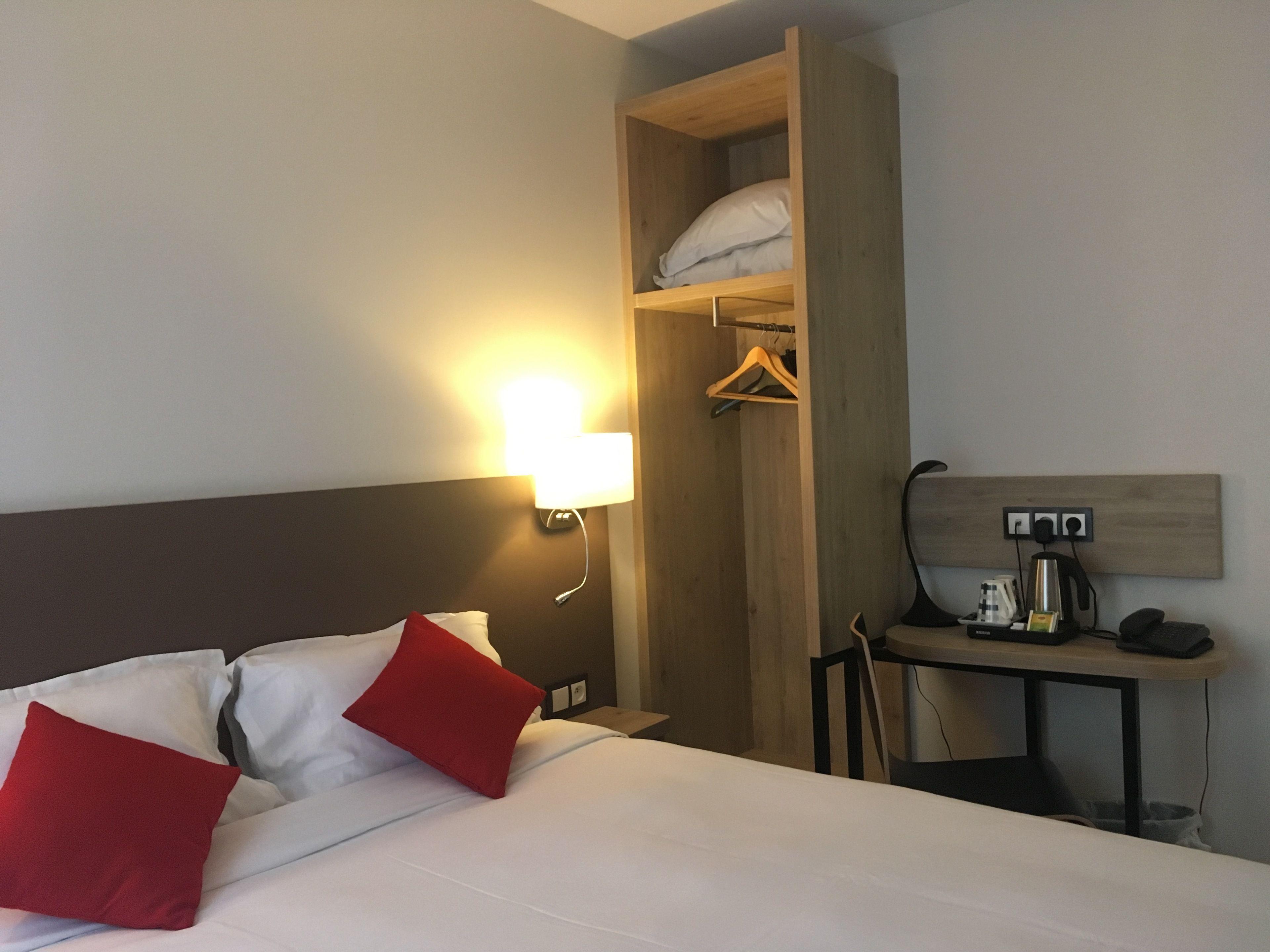 Courcelles Mederic Hotel Paris
