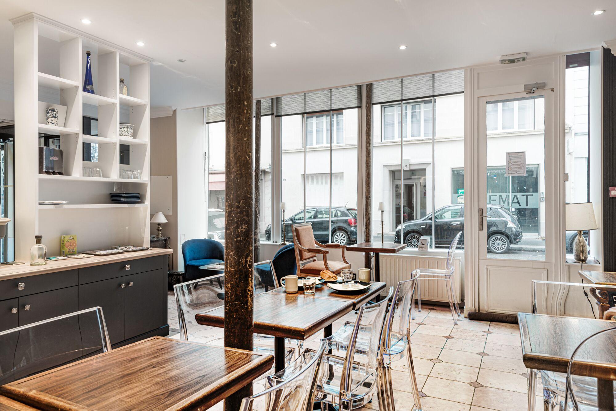 Courcelles Mederic Hotel