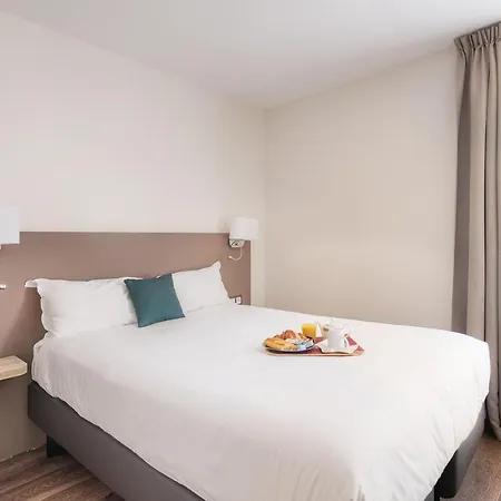 Hotel Courcelles Médéric Parigi