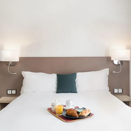 Hotel Courcelles Mederic Paris