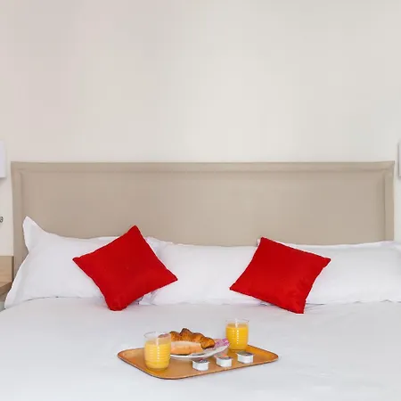 Hotel Courcelles Mederic 3*