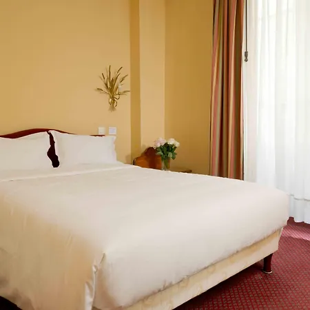 Hotel Courcelles Mederic 3*