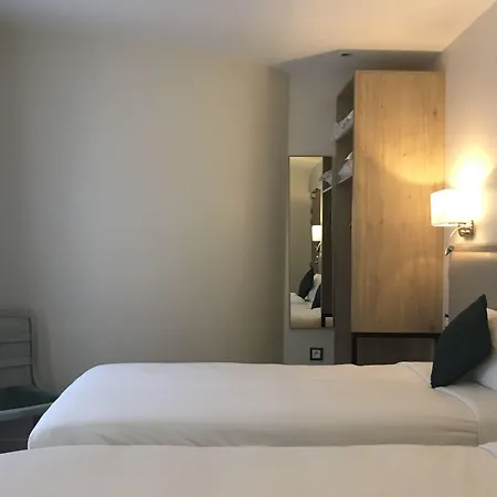 Courcelles Médéric Hotel 3*