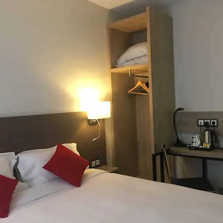Courcelles Mederic Hotel Paris