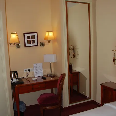 Courcelles Mederic Hotel