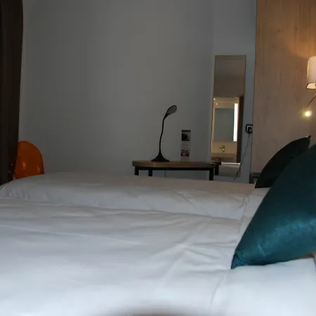 Courcelles Médéric Hotel