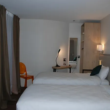 Courcelles Médéric Hotel