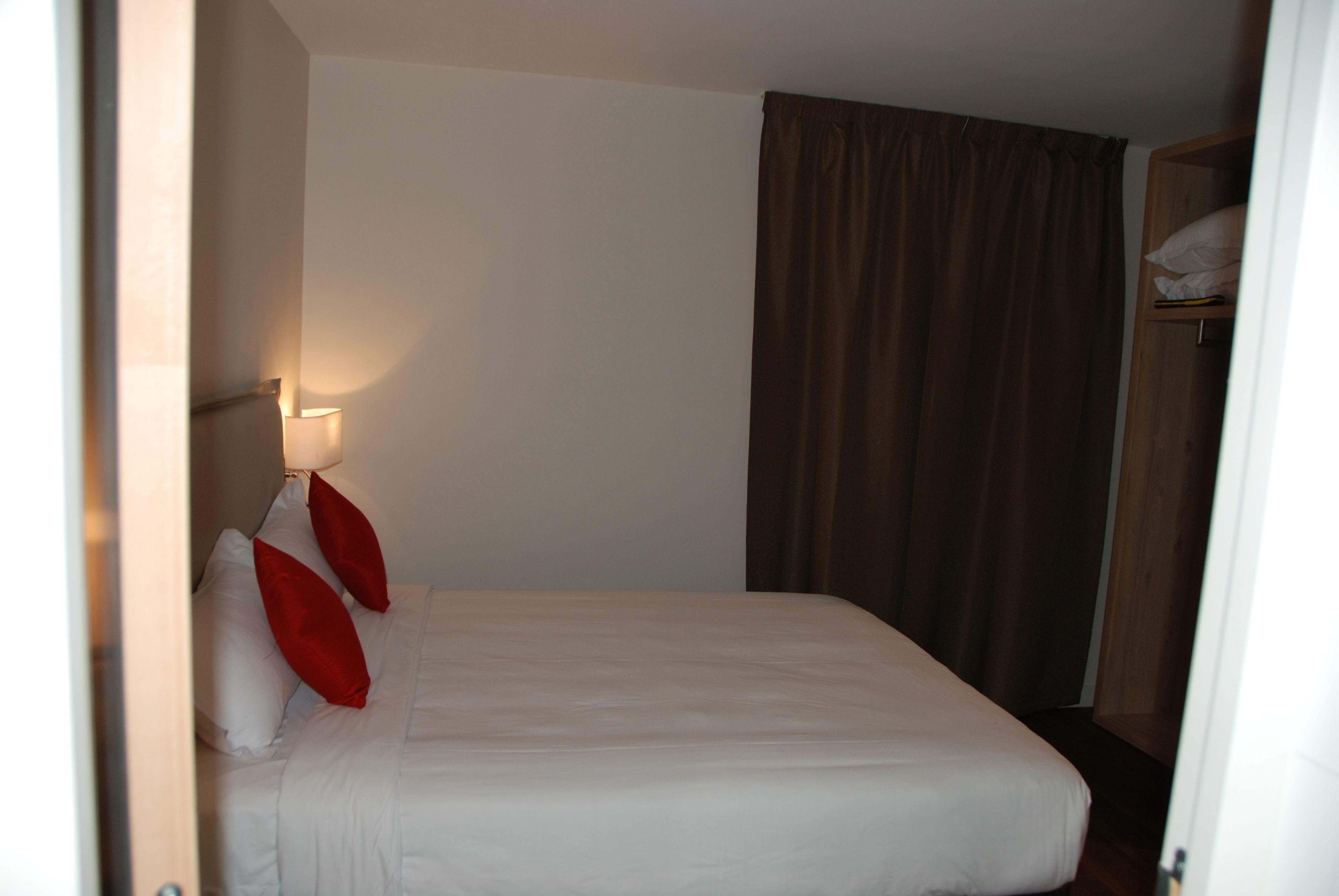 Courcelles Mederic Hotel Paris