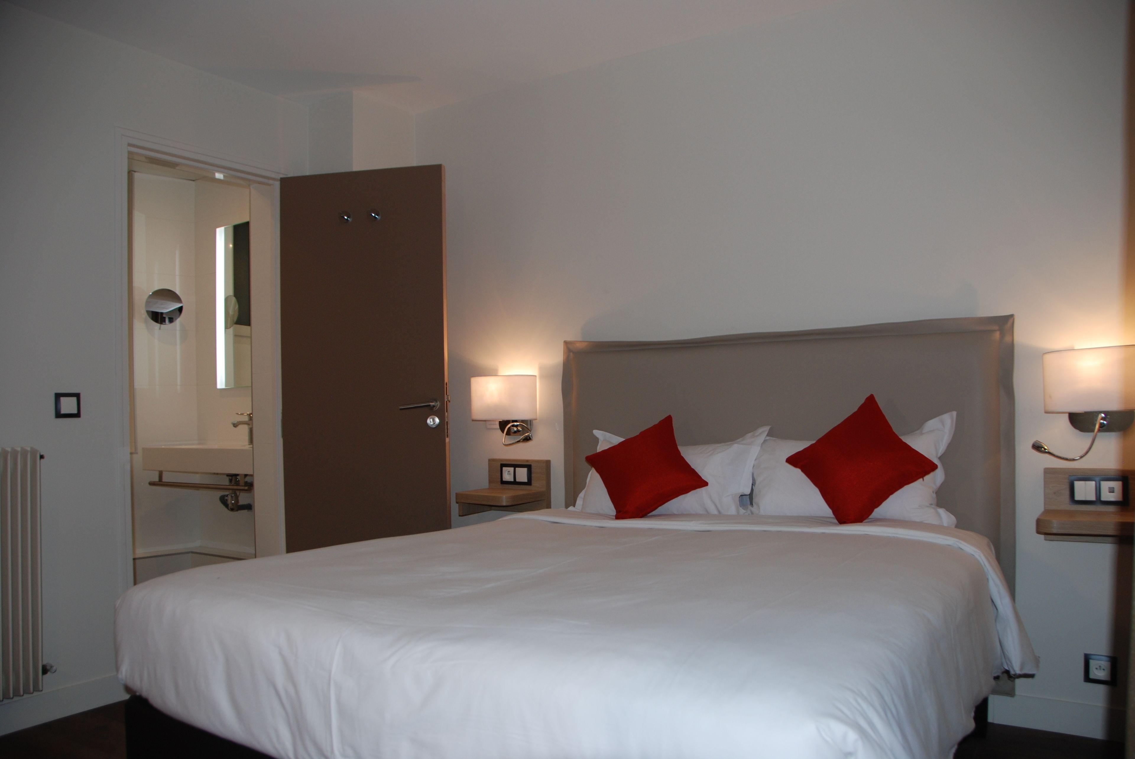 Hotel Courcelles Mederic 3*