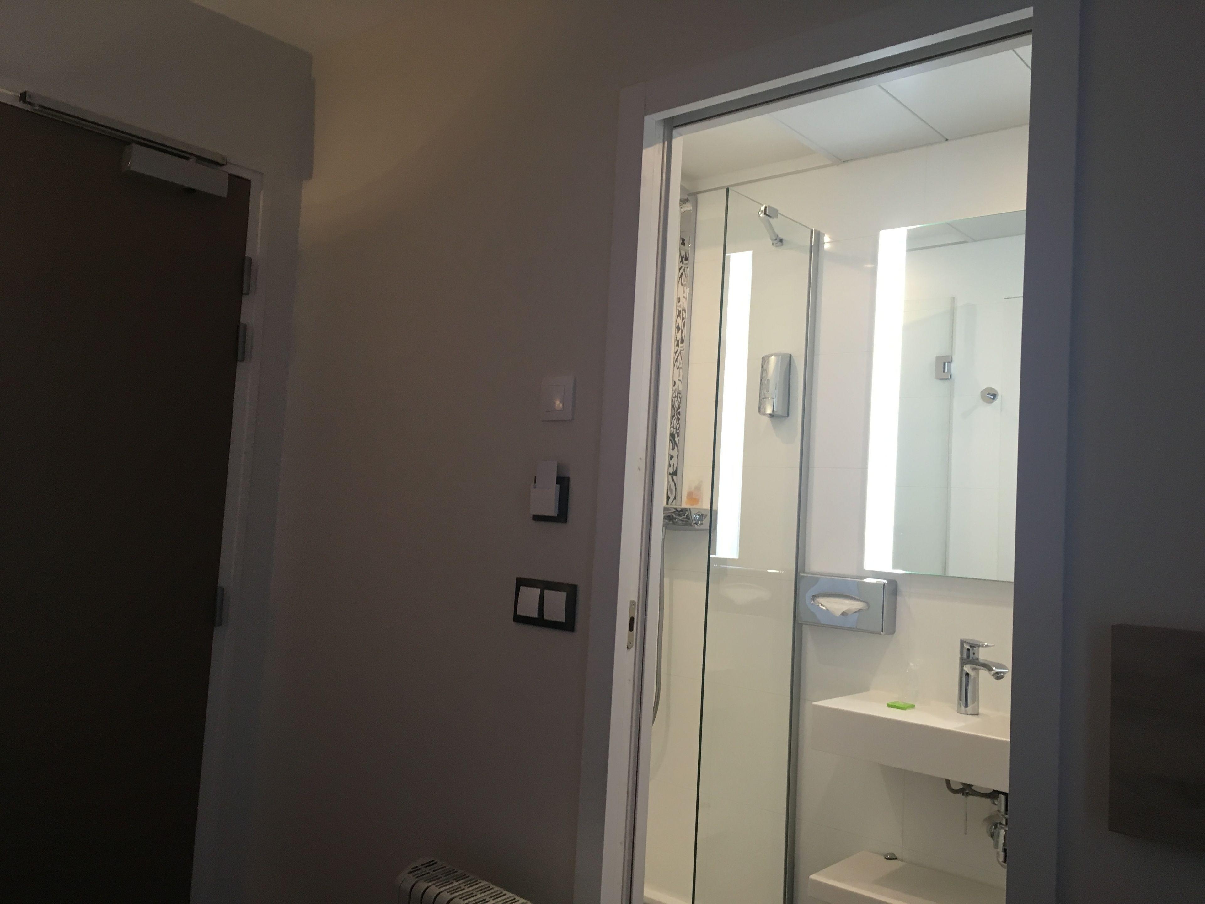 Hotel Courcelles Mederic Paris