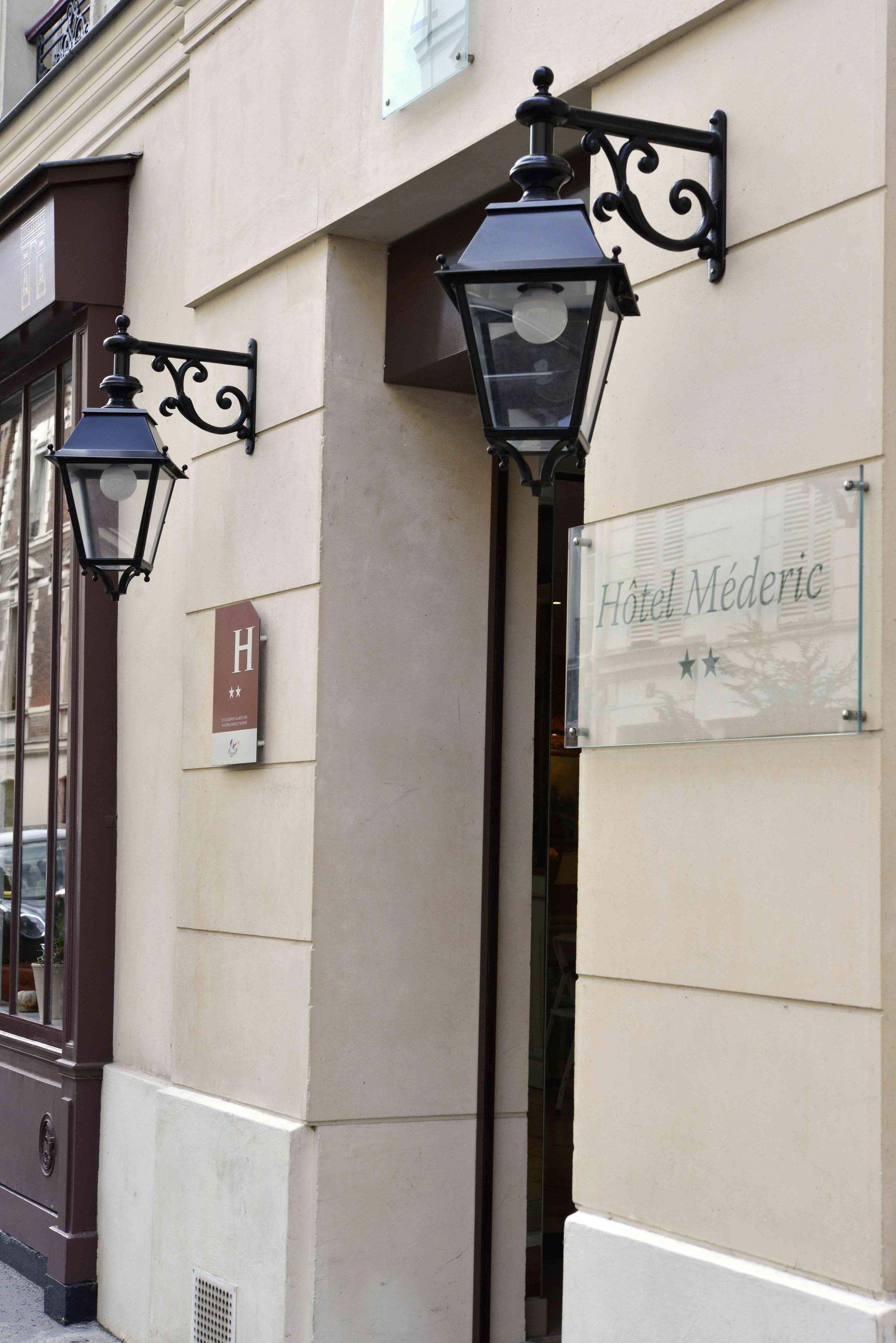 Courcelles Médéric Hotel