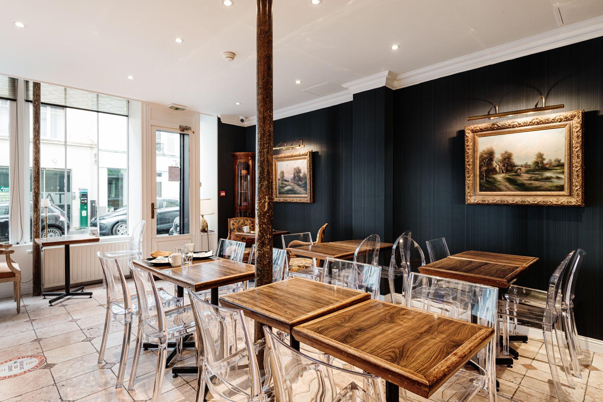 Courcelles Mederic Hotel