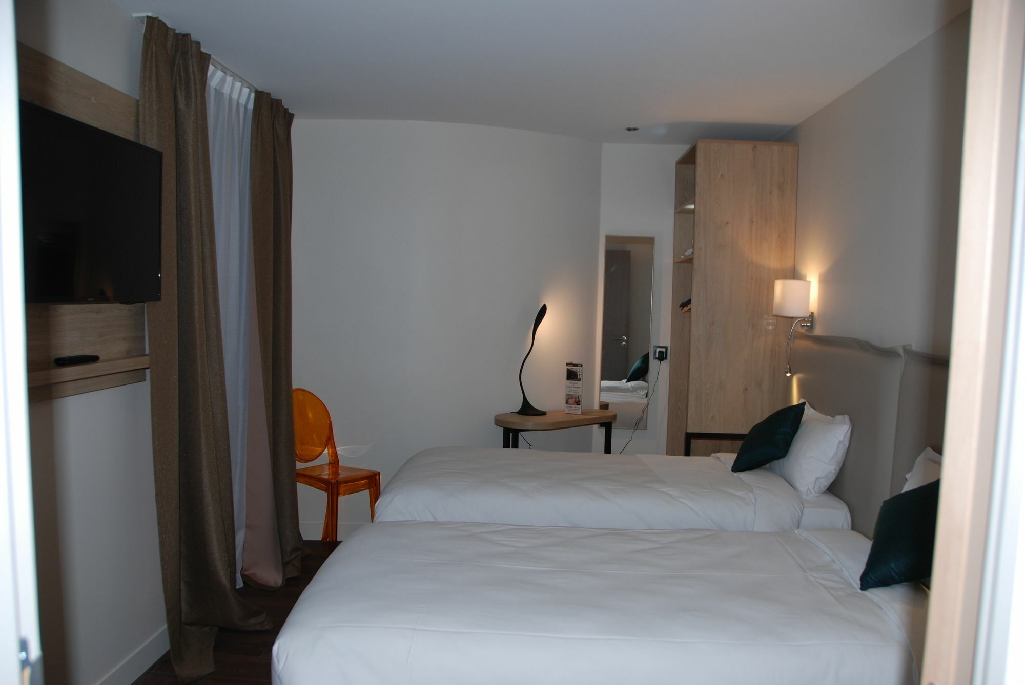 Courcelles Médéric Hotel