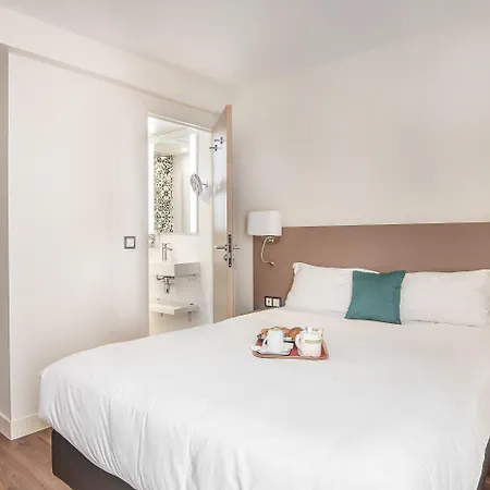 Courcelles Mederic Hotel