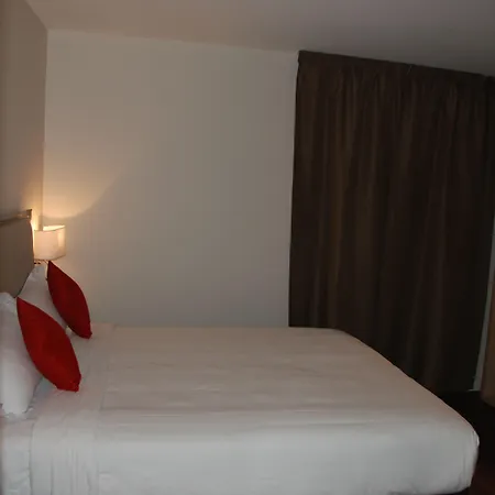 Courcelles Mederic Hotel Paris