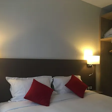 Hotel Courcelles Mederic