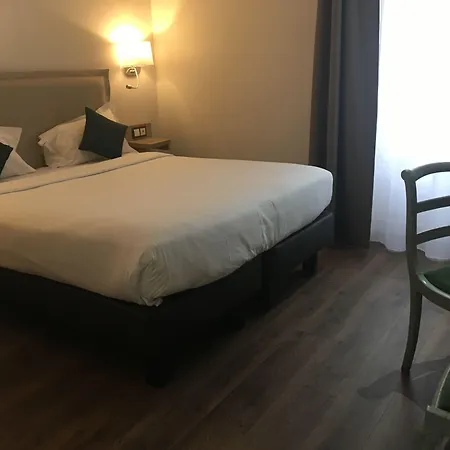Courcelles Mederic Hotel 3*