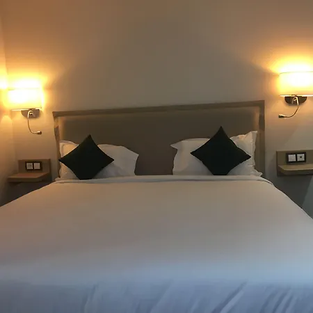 Courcelles Mederic Hotel